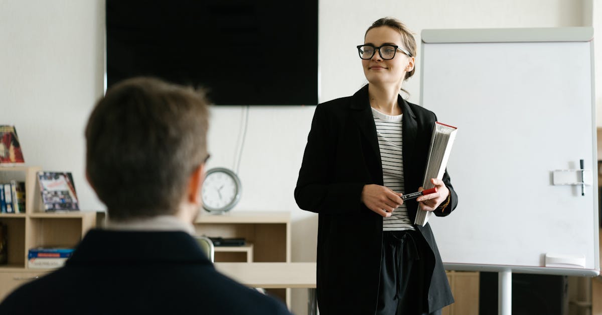 Enhancing Verbal Communication in Agile Environments